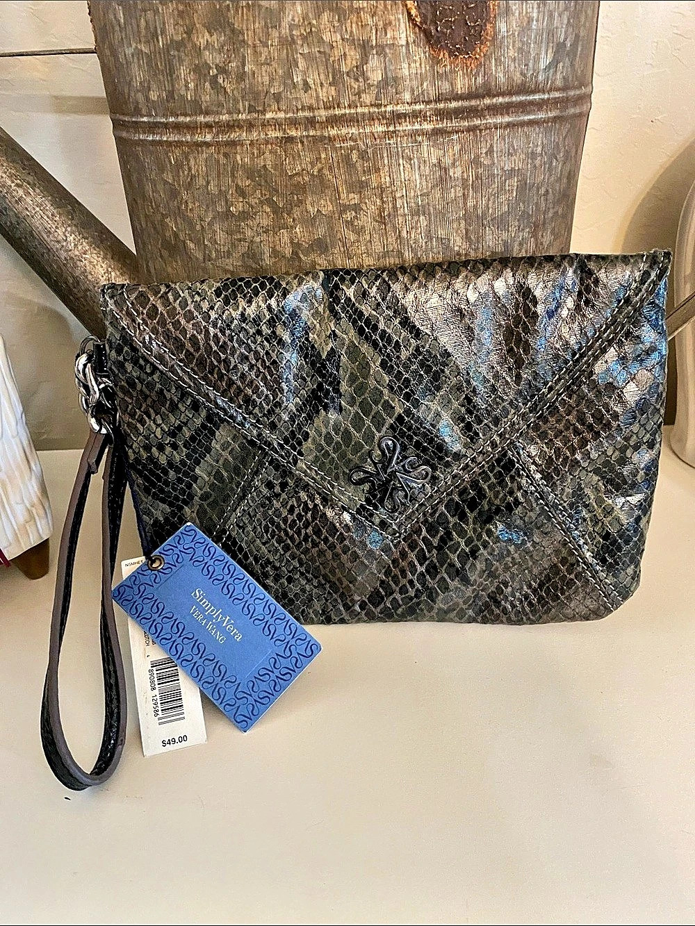 BNWT Simply Vera Wang Snake Print Wristlet in Black & Olive Green